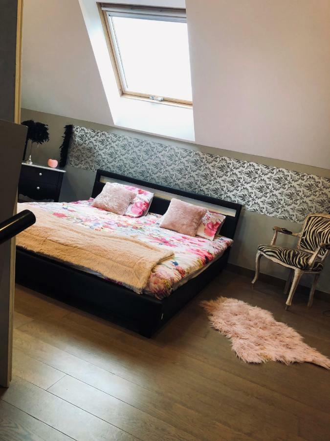 Loft D Isa Avec Wifi Netflix Apartment Gesves Luaran gambar